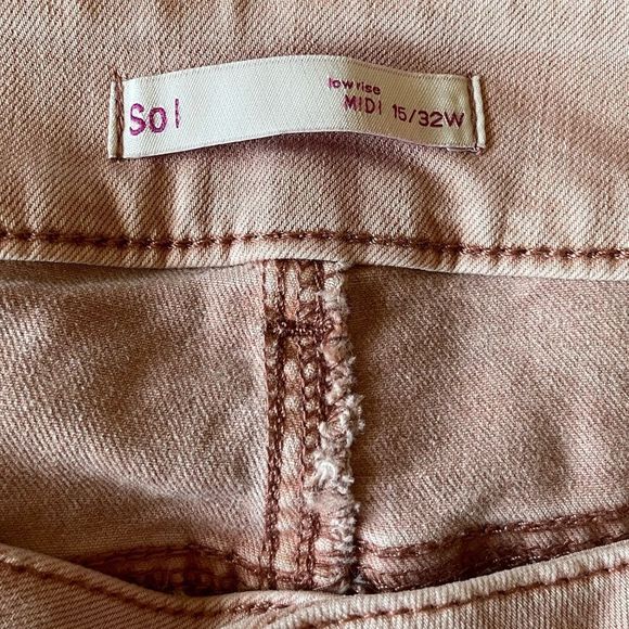 𝅺SOL. Blush Low Rise Midi Double Button Denim Shorts - Size 15 - Picture 3 of 5